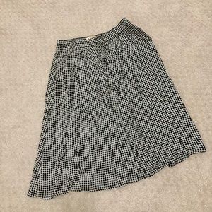 H&M Skirts - Pleated skirt- perfect for the holidays! H&M Skirts - Pleated skirt- perfect for the holidays!